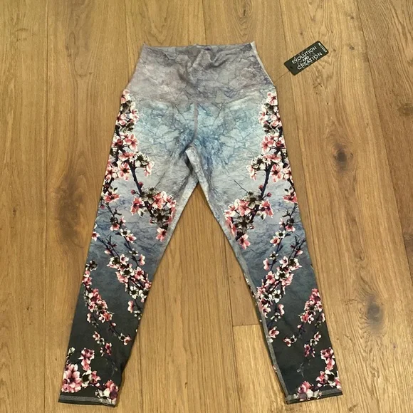 Beautiful leggings! - Picture 2 of 3